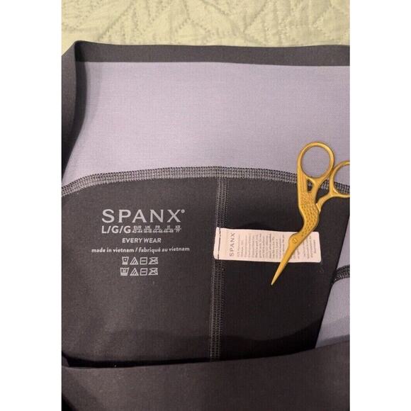 Spanx Large Black Leggings Every Wear Active Mesh Contour Printed Power Shaping - Picture 6 of 6